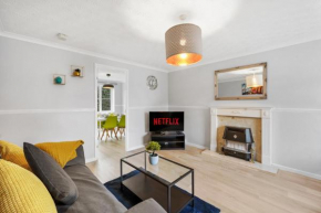Lovely 3 Bed Detached - Parking